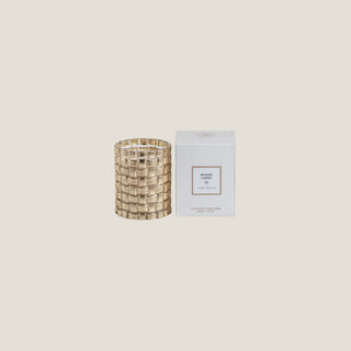 Discover the Gold Braided Glass Candle featuring a crackling wood wick and rich Tonka Absolute fragrance. A luxe, gift-ready candle with notes of vanilla, cedarwood, and warm balsam — perfect for holiday gifting or elevating winter home décor.